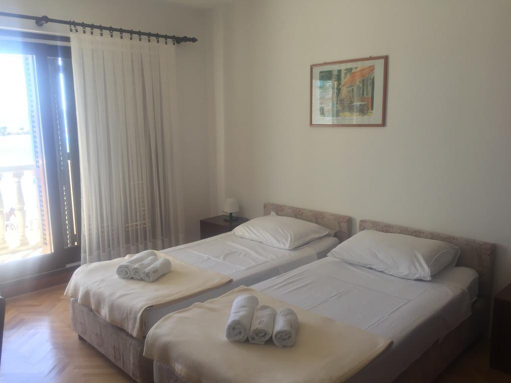 Studio Apartmani Topic Omiš Eksteriør billede